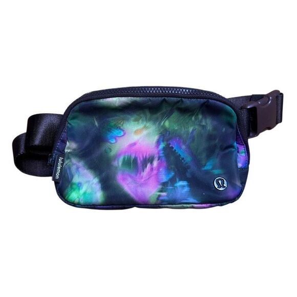 Lululemon Everywhere Belt Bag 1L Pride Graphic - Picture 6 of 9